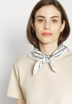 Top Skirt Set - Kokerrok - 003 - Off-White 14 Top Skirt Set - Kokerrok - 003 - Off-White -Anna Field 17d77307363e48c6bd680b42cdfb7bf7