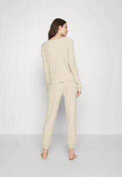 Anna Field Pyjama - Off-White 12 Anna Field Pyjama - Off-White -Anna Field c645c44a970a4bc1810f0b9f8efa1e58